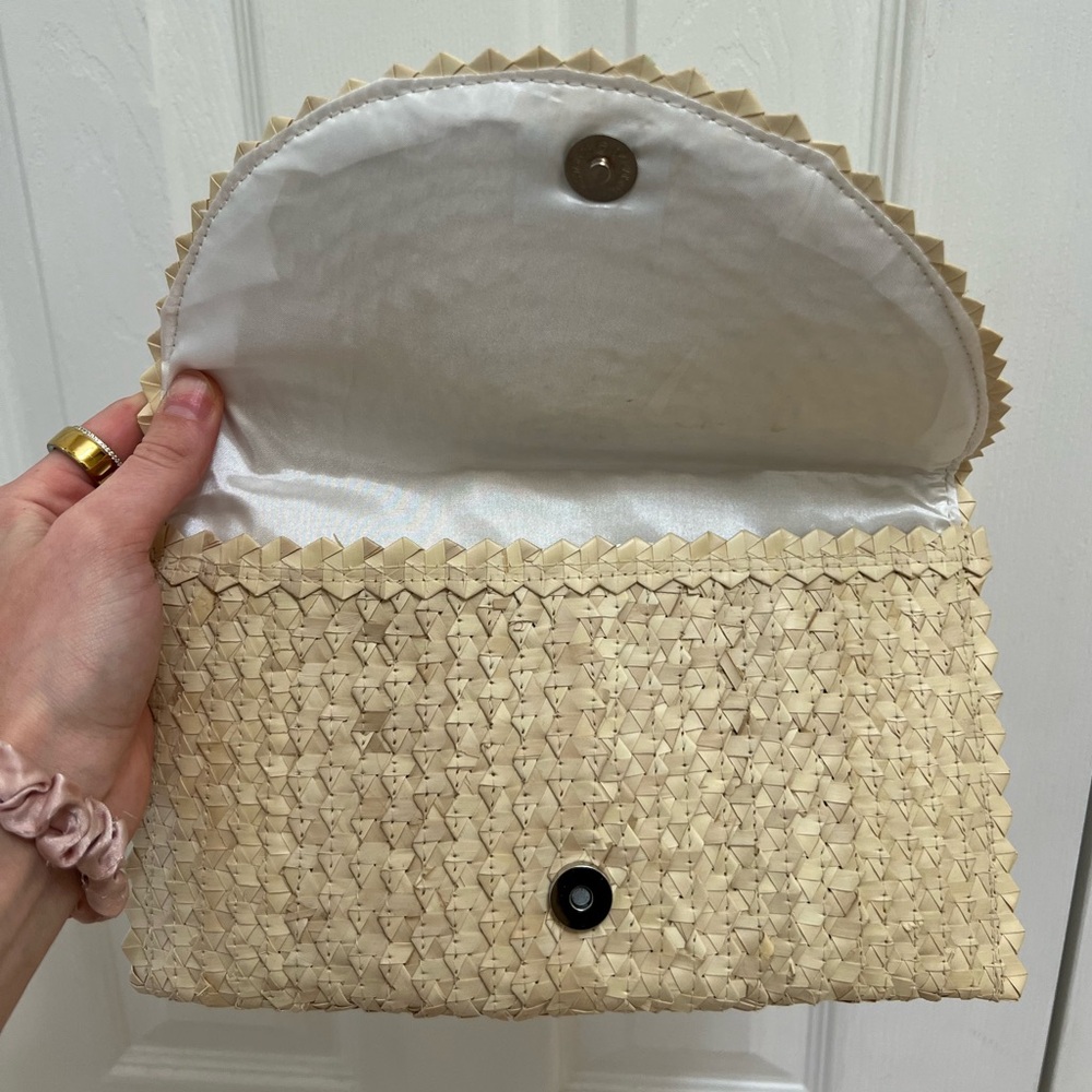 Woven Straw Clutch - Picture 4 of 5